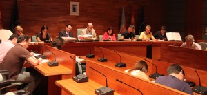 mesa de contratación con representación de PP, PSOE y Compromís
