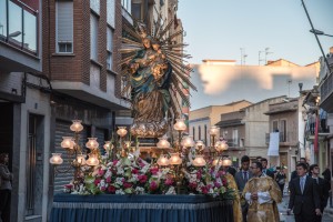 anda de la Virgen en 2016 más austera tras el donativo al economato