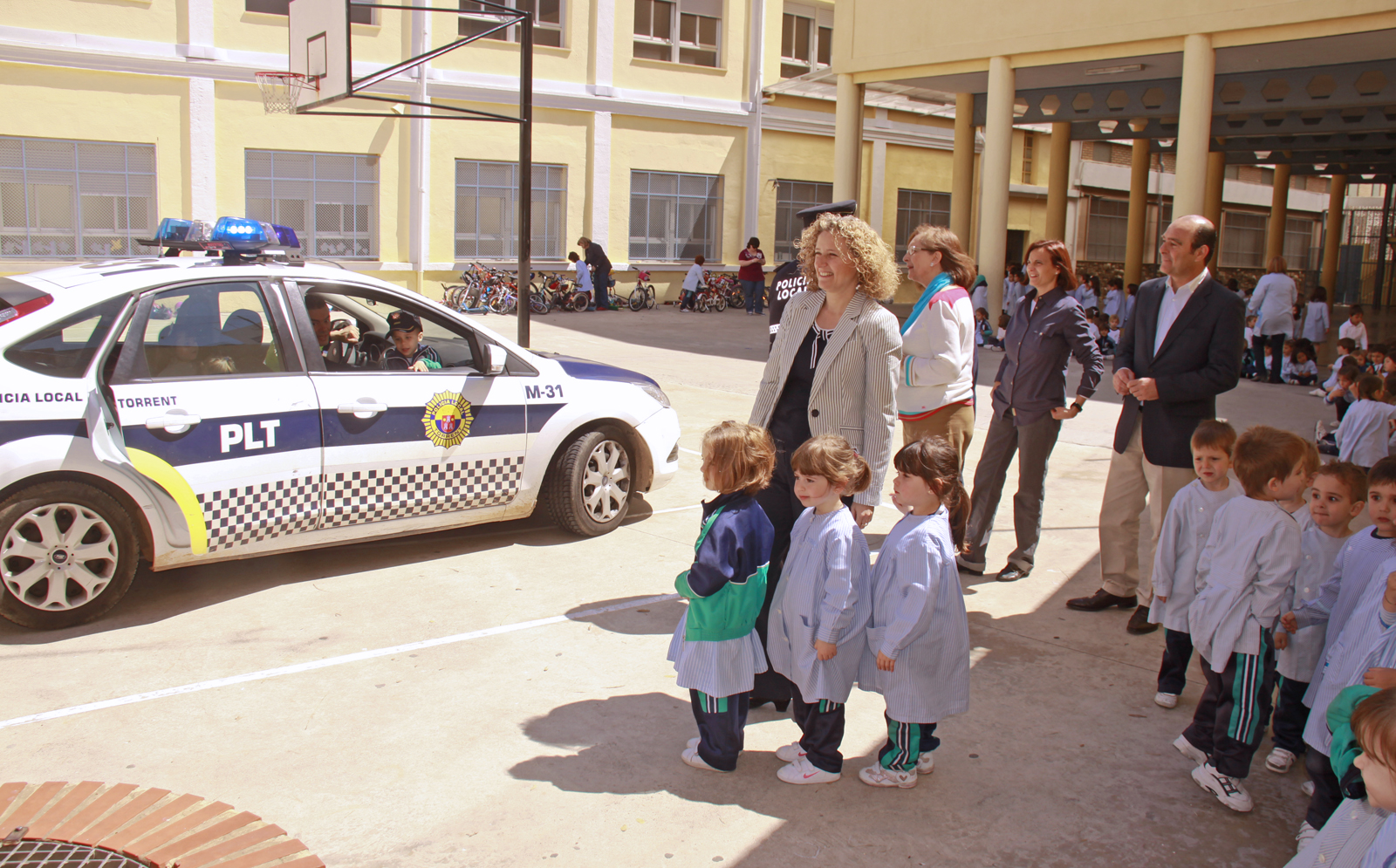 Exhibiciones policiales y circuitos en bicicleta para inculcar valores de Educación Vial