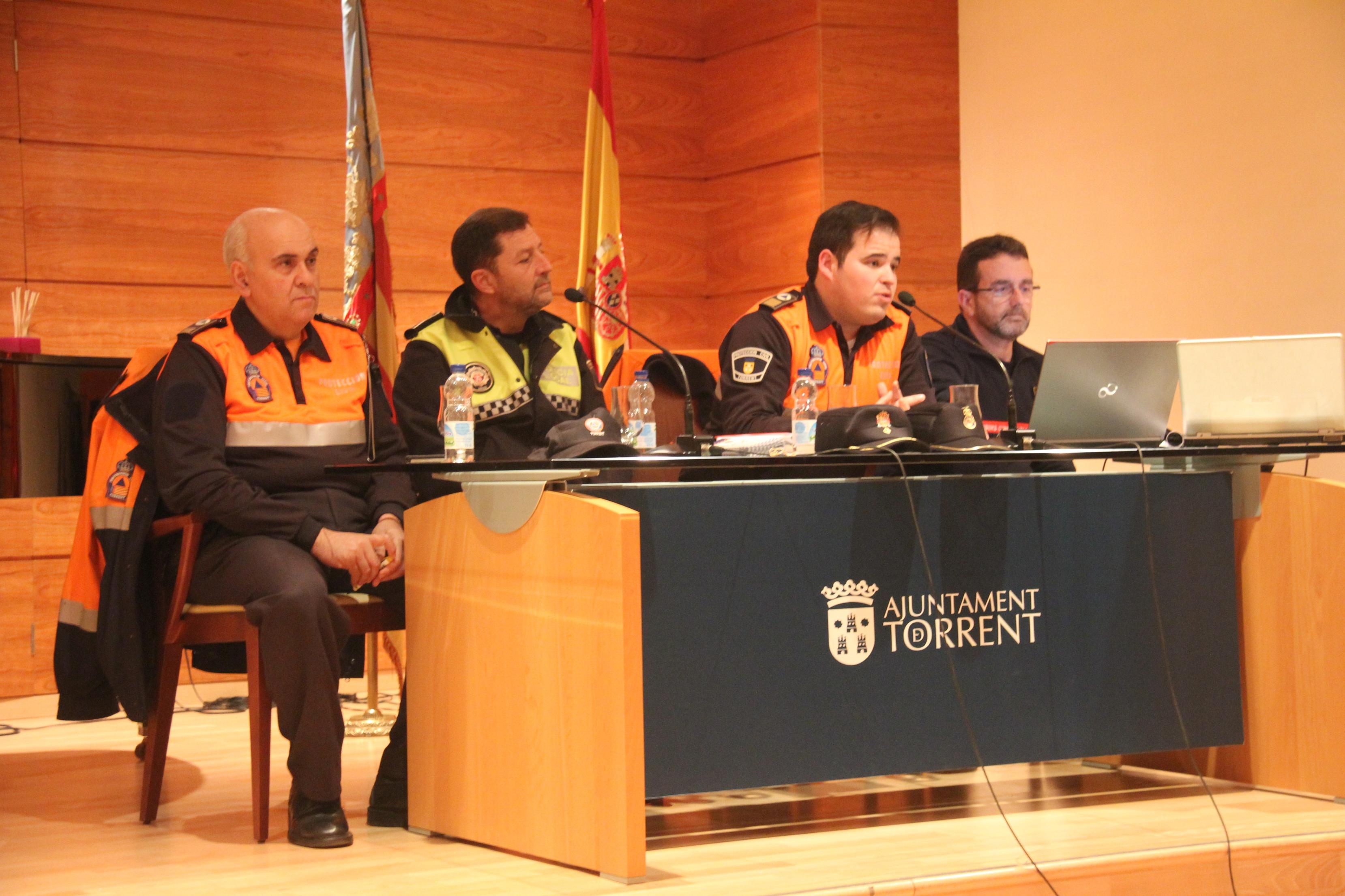 Policía Local y Protección Civil se reúnen con las 29 fallas de Torrent