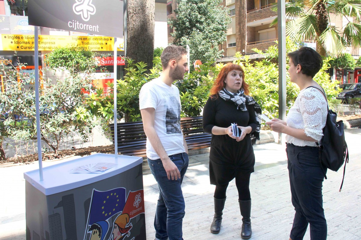 El CIJ salió a la calle para celebrar del Día Europeo de la Información Juvenil
