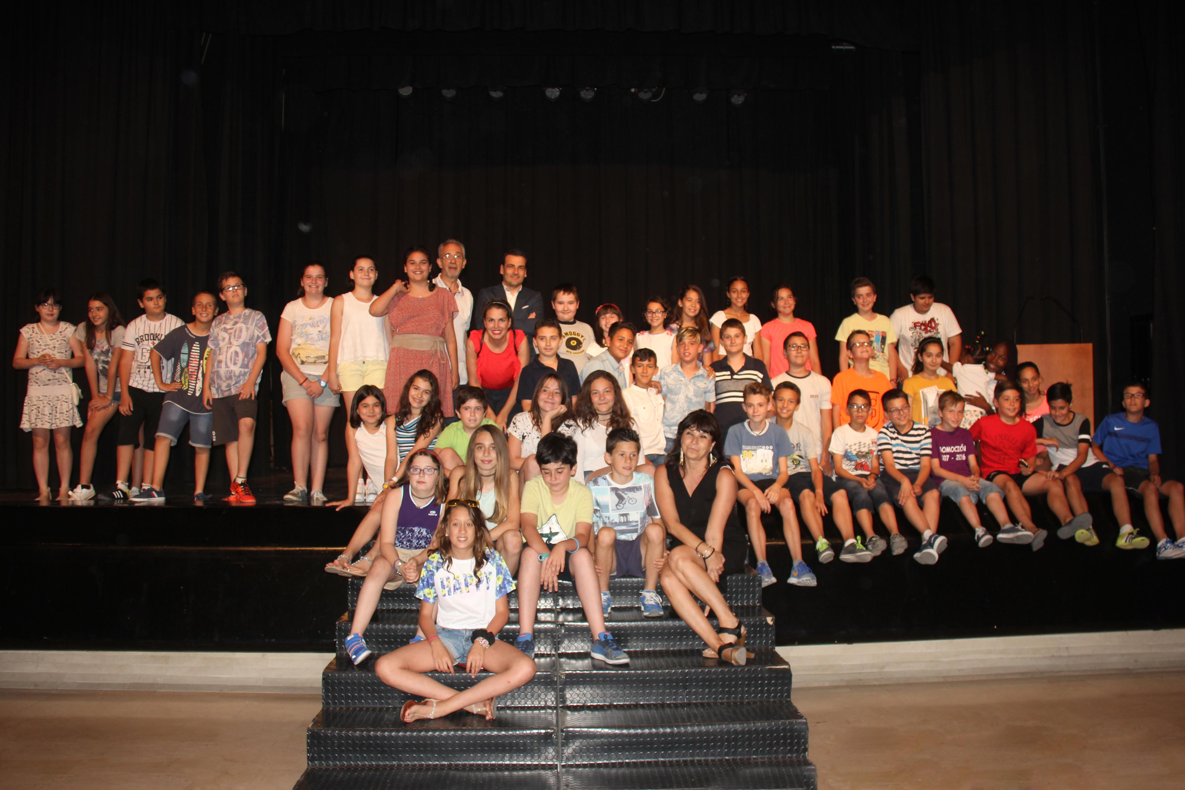 El colegio El Molí estrena «Baixem dels núvols»