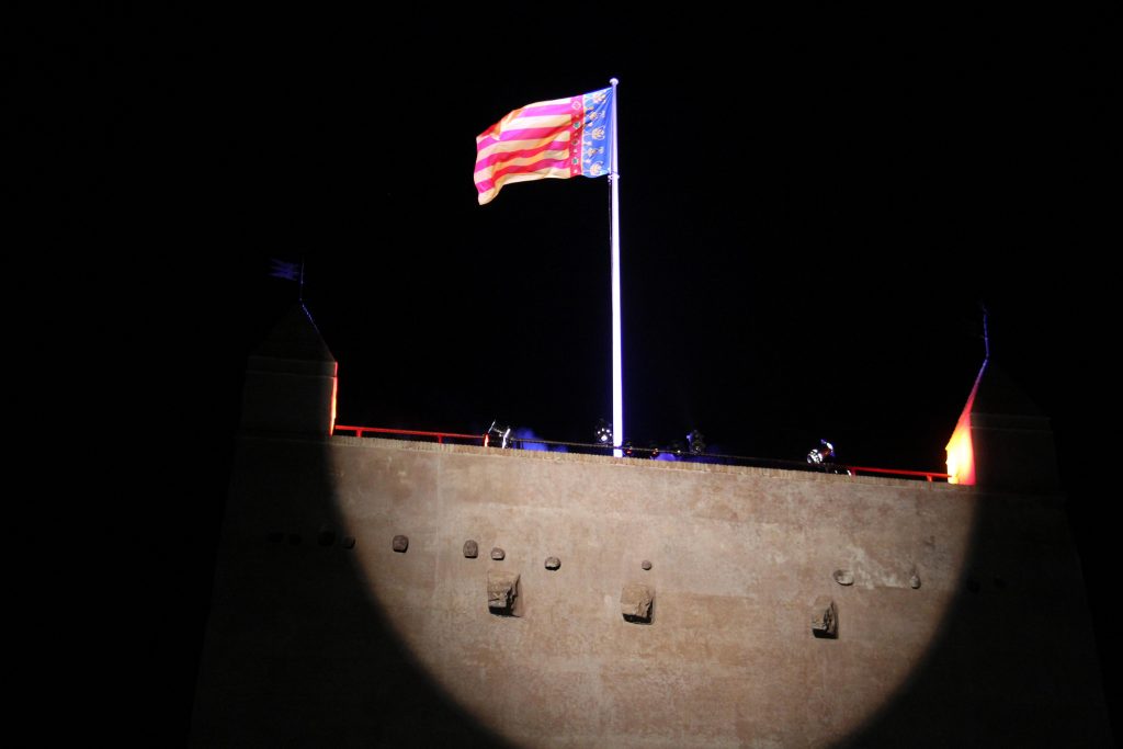 Torre el dia en que se instaló la Senyera