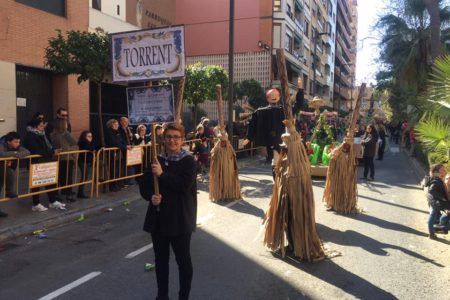 San Valeriano gana la Cabalgata del Ninot Infantil con un paseo en tren por la comarca en el 125 aniversario de la llegada del trenet a Torrent