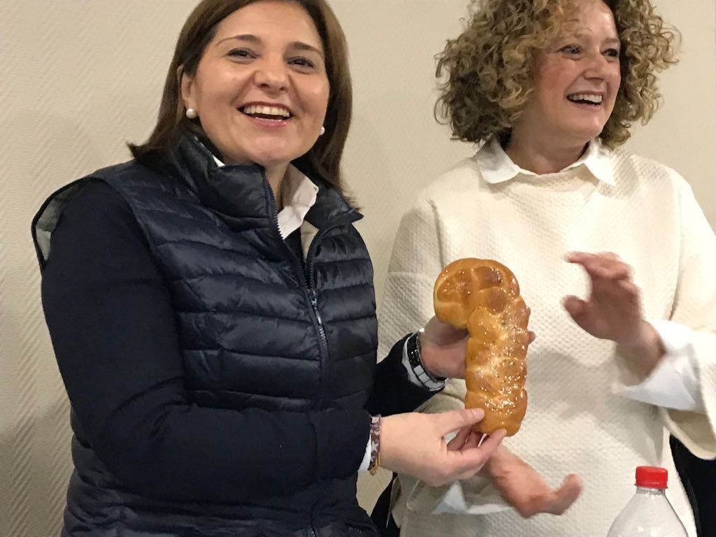 Folgado entrega a Bonig un gaiato de Sant Blai