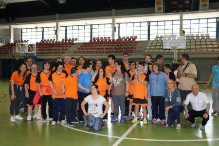 Diversión y compañerismo en las jornadas de deporte inclusivo