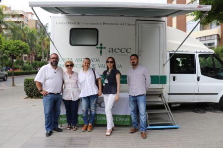 La unidad móvil de prevención del cáncer de piel visita Torrent