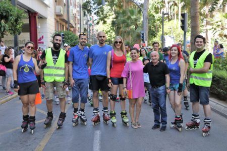 La Patinada Popular de Torrent recauda más de 200 kilos de alimentos para Cruz Roja