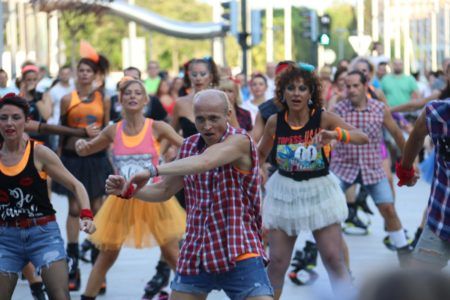 Flashmob Kangoo en la Plaza de la Unió Musical