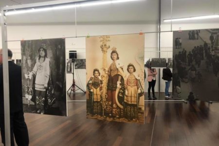 Una exposición de fotografías repasa la historia de la Semana Santa de Torrent