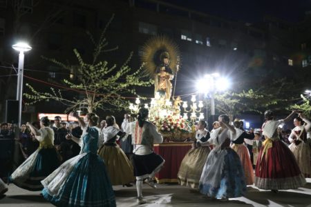 Las fallas de Torrent dansan a su patrón San José