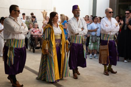 Los Moros y Cristianos adelantan un día su visita al Asilo Santa Elena
