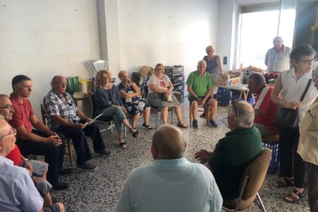 El PP se reúne con vecinos de la Ermita y calle Valencia, que denuncian “la degradación paulatina del barrio”