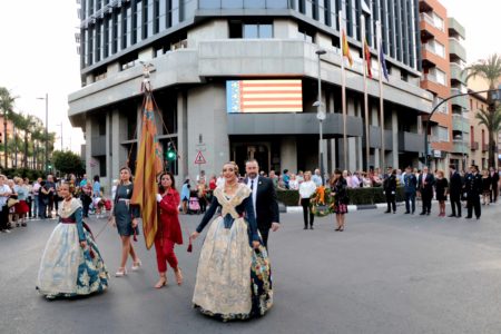 Las calles de Torrent engalanan para el homenaje a Jaume I y la procesión con la Real Senyera