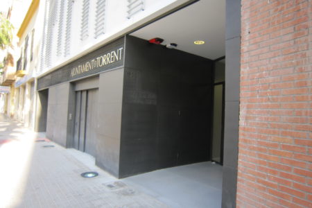 Usuarias de la Casa de la Dona de Torrent denuncian la reducción de actividades y talleres