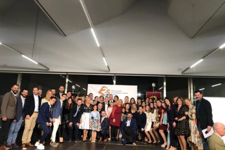 La falla Cronista de Torrent recuerda sus 25 años de historia con una gala conmemorativa