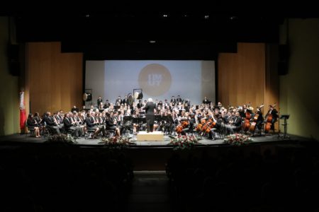Ramón Bresó Olaso, flautista de la UMT, recibe el homenaje de Torrentins que fan banda