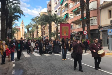 Los clavarios y clavariesas de Sant Blai celebran la Passejà del Guió