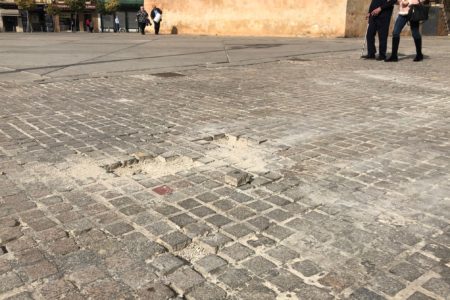 El PP de Torrent denuncia el mal estado del firme de la Torre que causa tropiezos y caídas a los vecinos