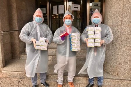 La comunidad china de Torrent sigue haciendo donaciones de material higiénico