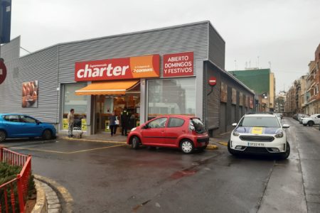 La Policía Local bajo las órdenes del Ministerio vigila supermercados por la mañana