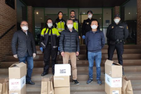 La comunidad china y BigMat Aldino donan máscaras de protección y material desinfectante