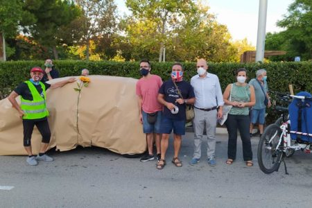 Soterranya empaqueta un coche en la avenida Juan Carlos I de Torrent