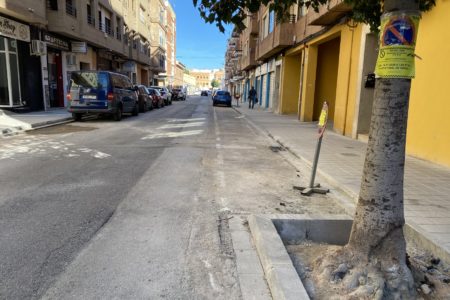 El PP denuncia que las obras de Pintor Renau llevan más de un mes paradas