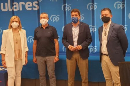 SOS Hostelería pide exigir el pasaporte COVID para acceder al interior de los establecimientos y el PP pide acelerar la vacunación de jóvenes