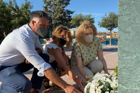 El PP de Torrent homenajea a Miguel Ángel Blanco en el monolito a las víctimas del terrorismo