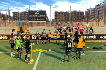 El público vuelve a presenciar los entrenamientos de la escuela del Torrent C.F. en el San Gregorio