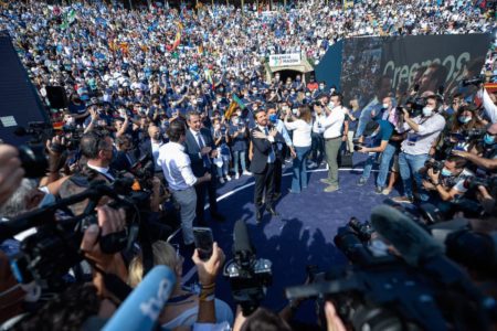 Pablo Casado ilusiona en Valencia y une al PP: “Salimos a por todas, el cambio ya está aquí”