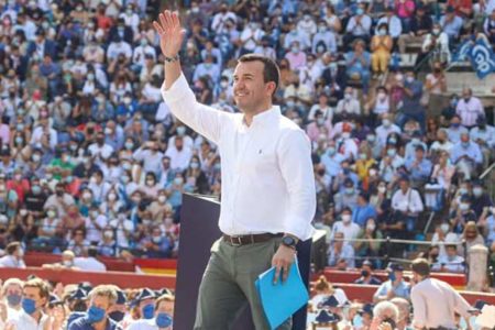 Mompó denuncia la infrafinanciación y defiende las señas de identidad y la agricultura valenciana
