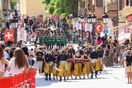 Los Moros y Cristianos de Torrent desfilarán la mañana del 9 de octubre