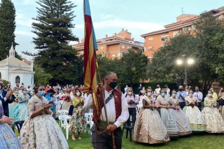 La Falla Sants Patrons homenajea a la Real Senyera
