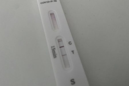 La odisea que padecen quienes han dado positivo en un test, para comunicarlo a Salud Pública