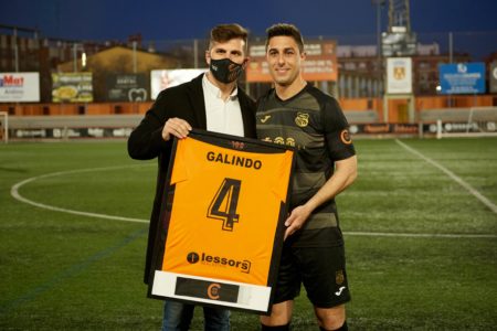 El Torrent C.F. homenajea a su mítico capitán Jesús Galindo 