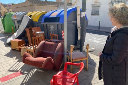 Folgado propone la subvención RECICLA, menos impuestos a quien recicle “para acabar con la vergüenza de calles-vertedero en Torrent” 