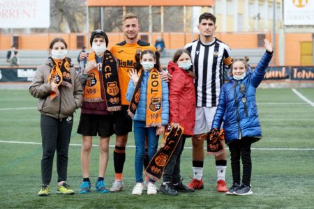 El Torrent C.F. recoge alimentos y productos de higiene para Ucrania
