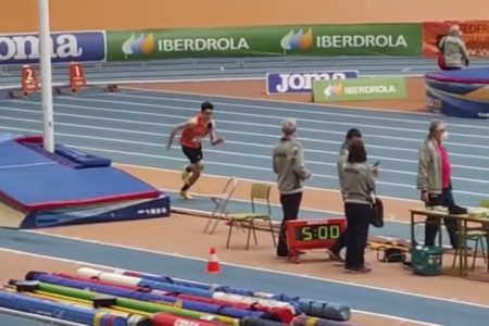 Alex López, doble medalla en el Campeonato de España Sub-18 de pista cubierta