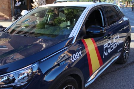 La Policía Nacional detiene a una mujer tras agredir a otra en la Avenida al Vedat