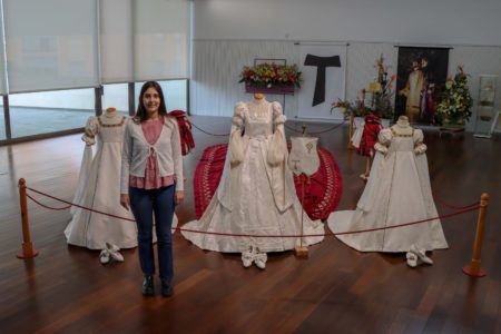 L’Antic Mercat acoge la exposición del traje de la Reina del Encuentro 2022 