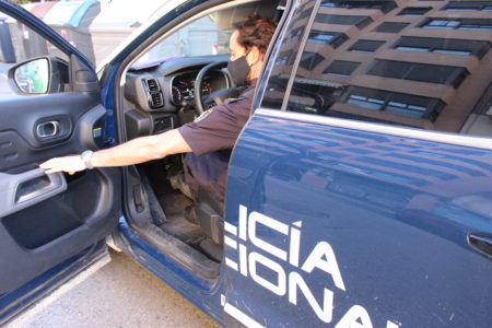 Dos detenidos en Torrent por agredir a un Policía Nacional tras darse a la fuga en un vehículo 