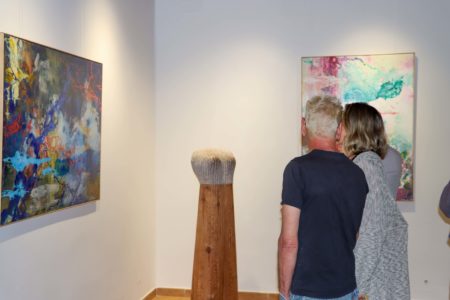 La AVV El Vedat reinaugura su sala de exposiciones con la muestra «Efecto Kactus»