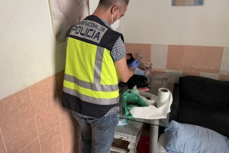 La Policía Nacional desmantela un punto de venta de estupefacientes en el Xenillet