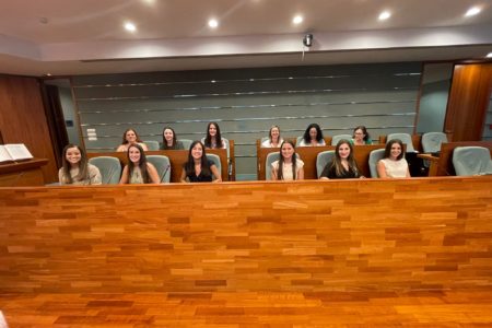 13 jóvenes y 8 niñas inician su sueño de convertirse en Falleras Mayores de Torrent