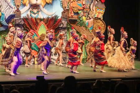 La falla Sant Valerià recoge más de 500 kilos de alimentos para Cáritas en su concurso de playback infantil