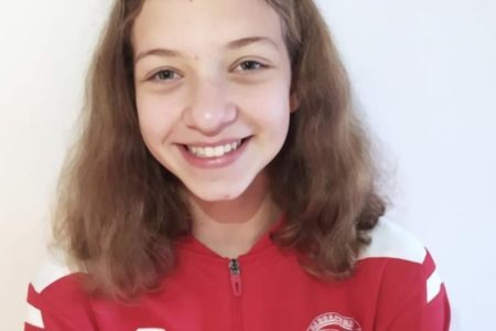 Maya Ivanova hace historia al conseguir el bronce en los 200 metros mariposa del Campeonato de España Alevín de Natación