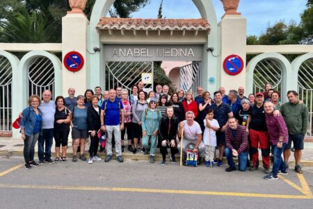 Torrent clausura las jornadas de maestros de la república con una ruta al Mas y un tótem que recuerda las colonias infantiles