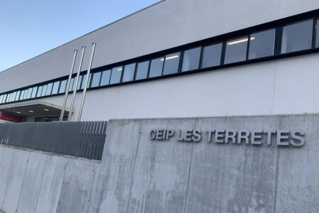 Padres del CEIP Les Terretes denuncian la falta de tutor en la clase de sexto de Primaria desde el inicio de curso 
